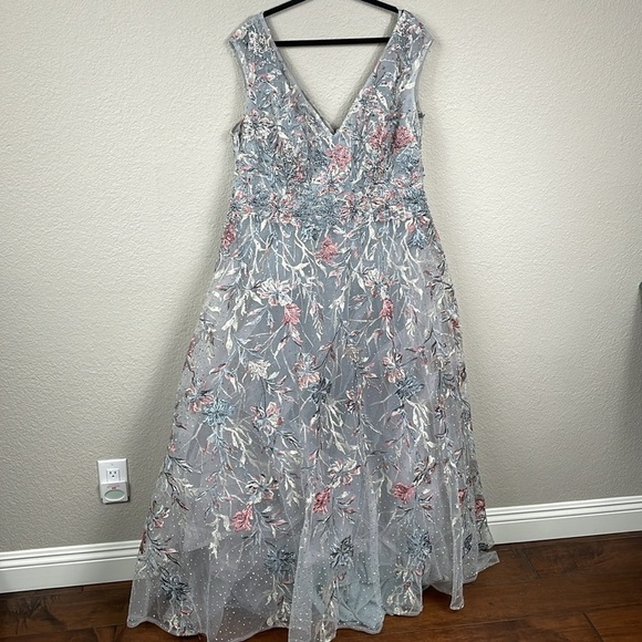 Mac Duggal Floral Embroidered V Neck Tulle Ballgown Illusion Cap Sleeve 20263 - Picture 5 of 17